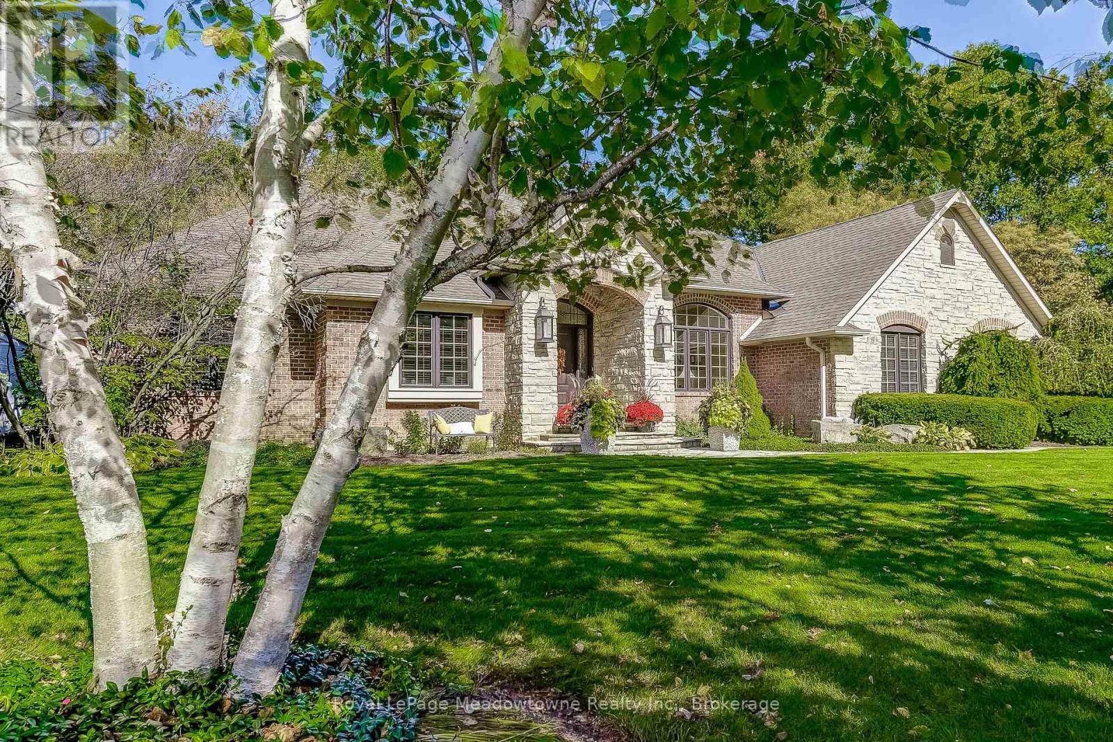 18 Parkshore Place, Hamilton, Ontario  L0R 1H1 - Photo 3 - X12486727