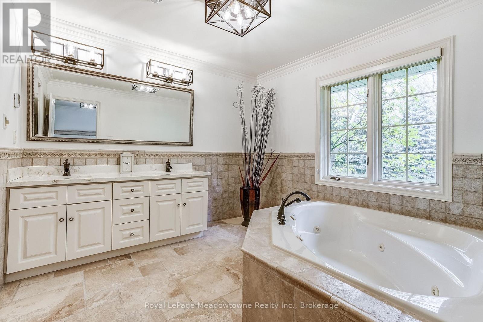 18 Parkshore Place, Hamilton, Ontario  L0R 1H1 - Photo 31 - X12486727