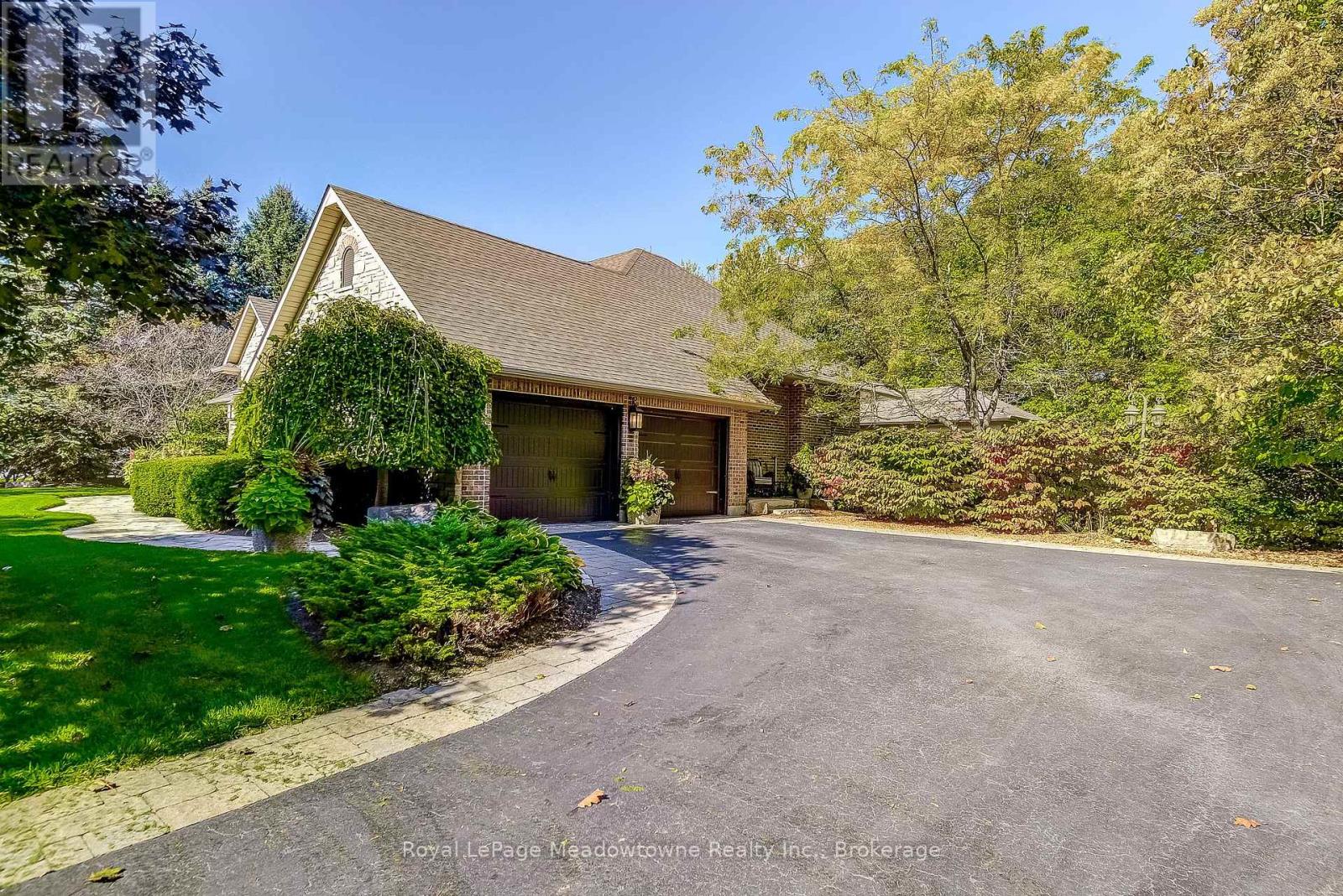 18 Parkshore Place, Hamilton, Ontario  L0R 1H1 - Photo 38 - X12486727