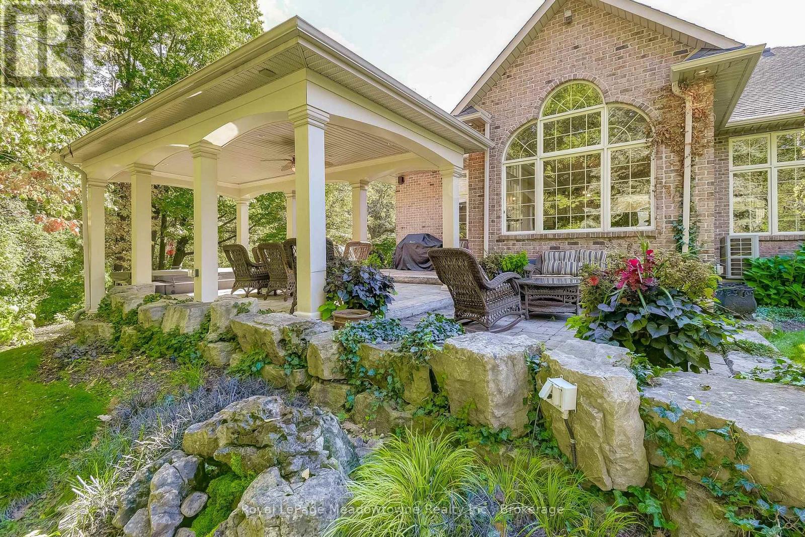 18 Parkshore Place, Hamilton, Ontario  L0R 1H1 - Photo 39 - X12486727