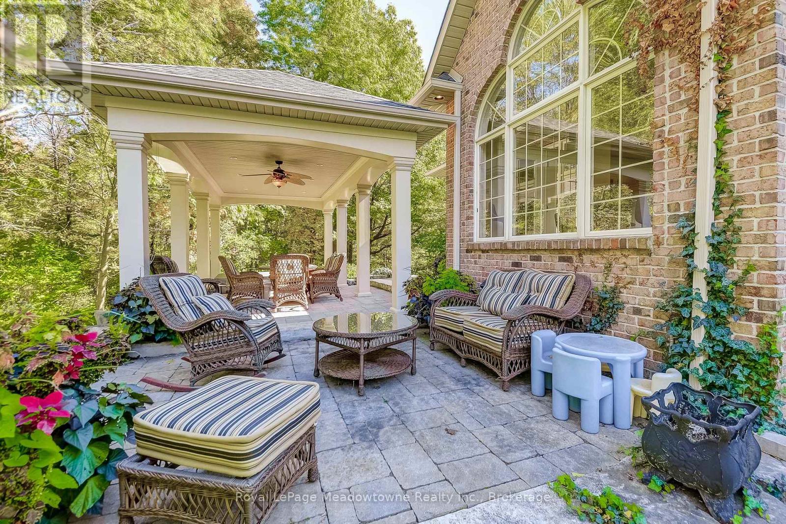 18 Parkshore Place, Hamilton, Ontario  L0R 1H1 - Photo 40 - X12486727