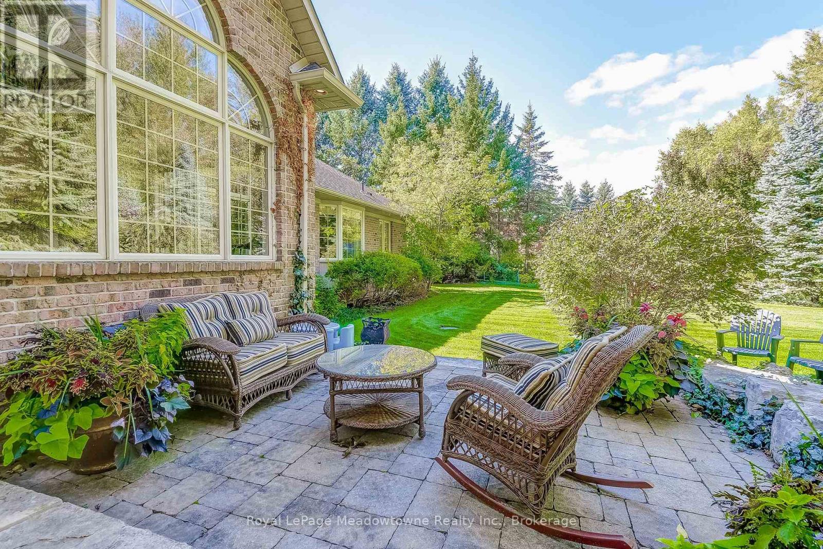 18 Parkshore Place, Hamilton, Ontario  L0R 1H1 - Photo 42 - X12486727