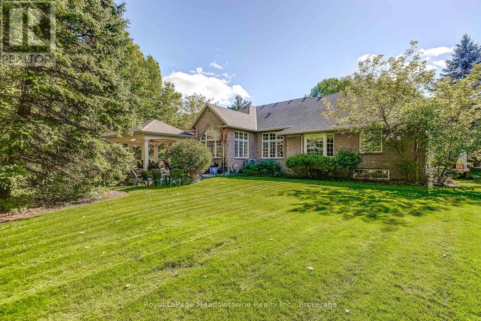 18 Parkshore Place, Hamilton, Ontario  L0R 1H1 - Photo 46 - X12486727