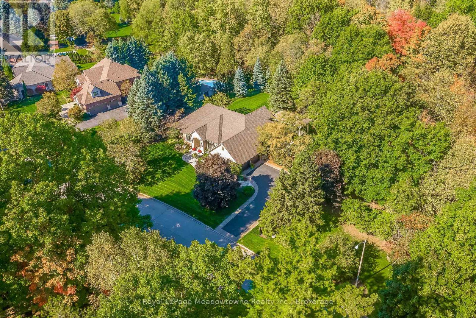 18 Parkshore Place, Hamilton, Ontario  L0R 1H1 - Photo 47 - X12486727