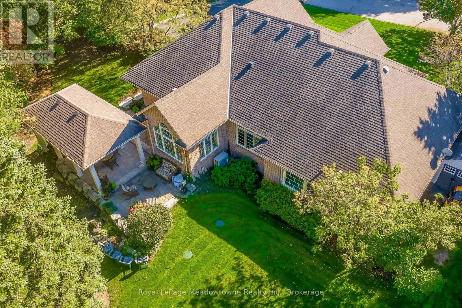 18 Parkshore Place, Hamilton, Ontario  L0R 1H1 - Photo 48 - X12486727