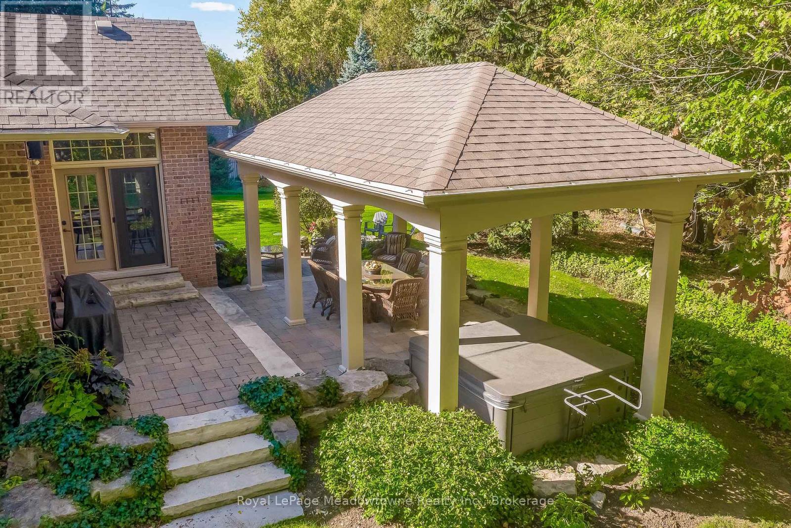 18 Parkshore Place, Hamilton, Ontario  L0R 1H1 - Photo 49 - X12486727