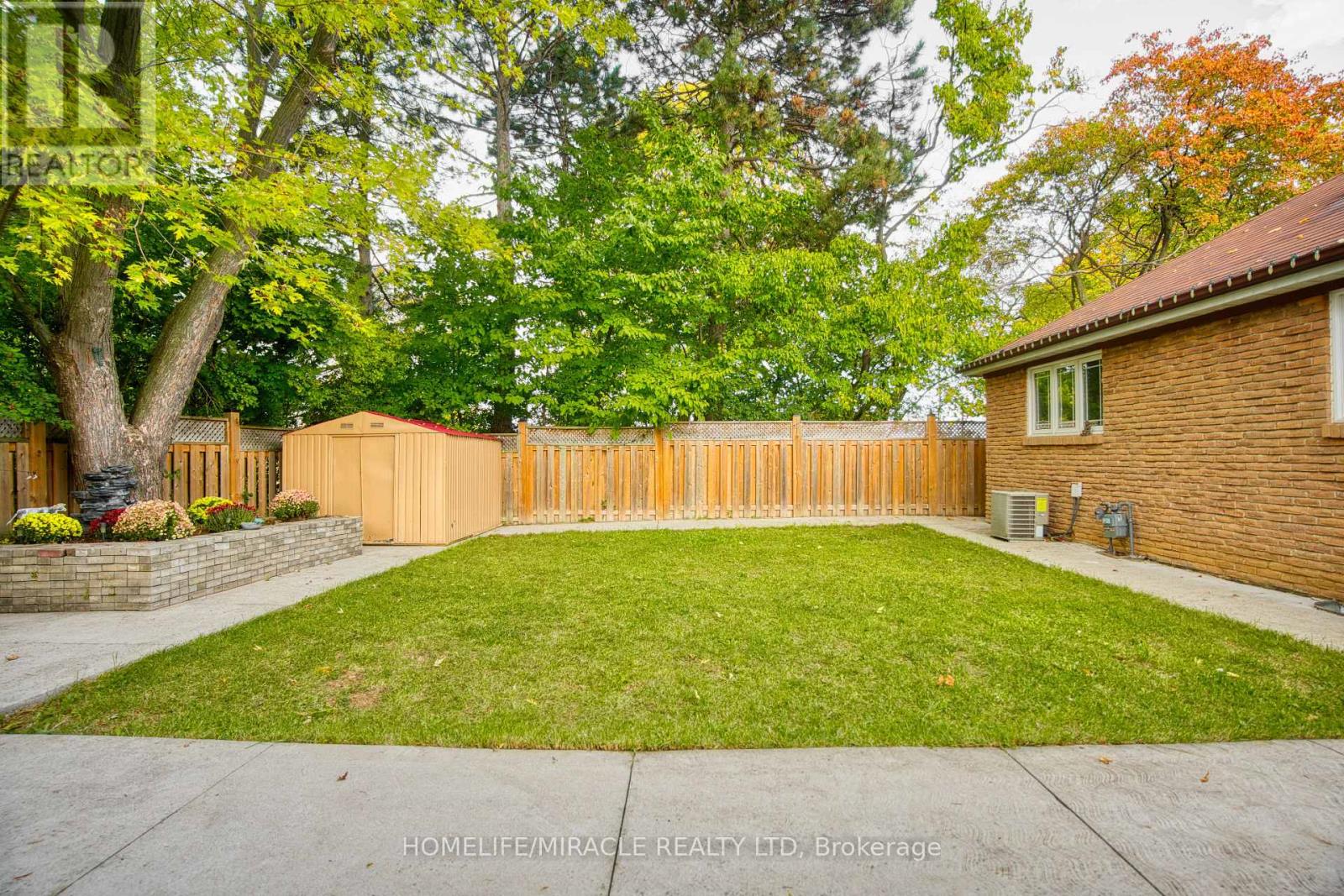 409 - 3353 Martins Pine Crescent, Mississauga, Ontario  L5L 1G3 - Photo 13 - W12486646