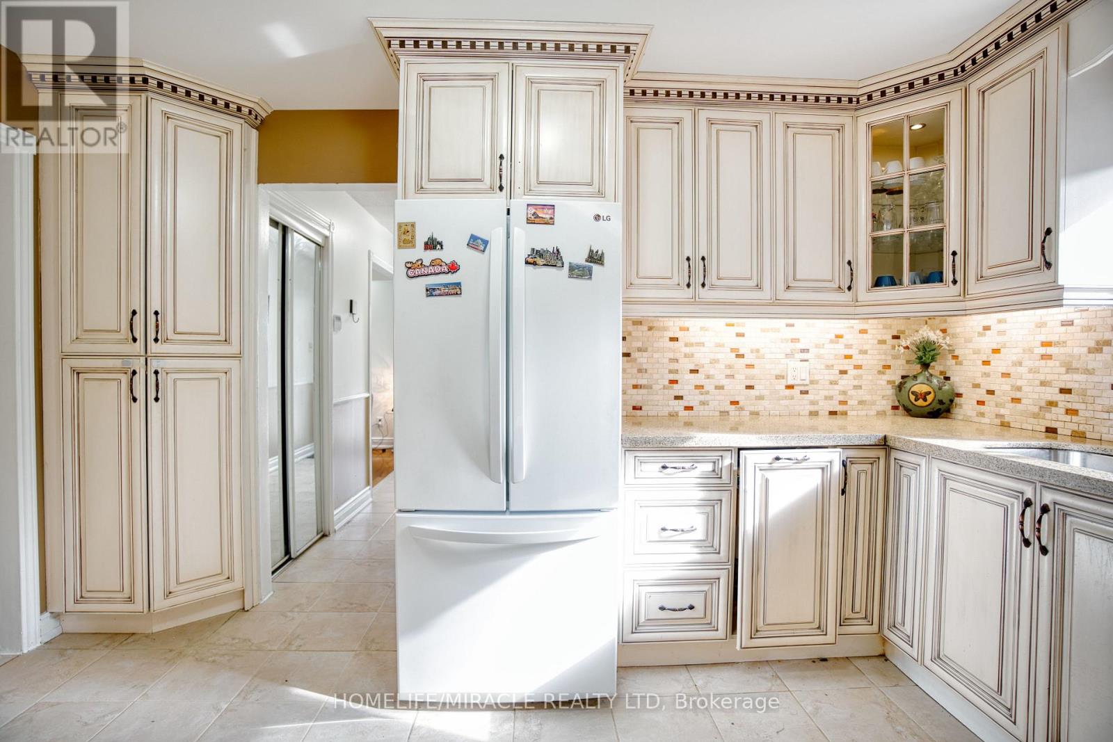 409 - 3353 Martins Pine Crescent, Mississauga, Ontario  L5L 1G3 - Photo 40 - W12486646