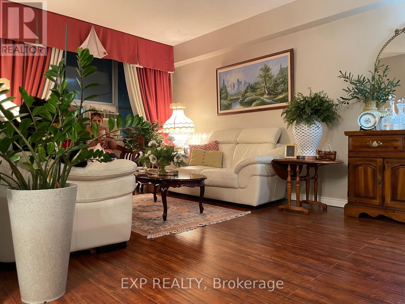 508 - 200 Lotherton Pathway, Toronto, Ontario  M6B 2G8 - Photo 4 - W12486650