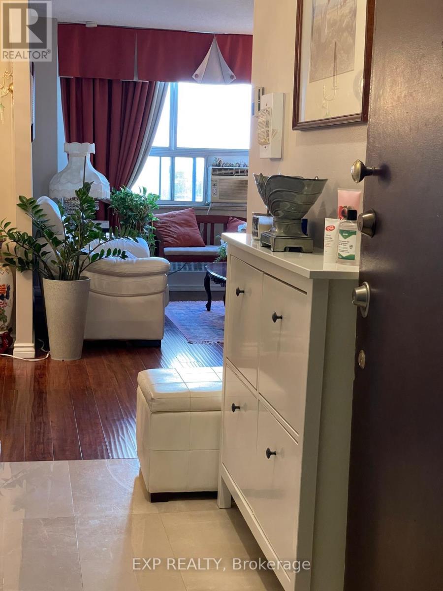 508 - 200 Lotherton Pathway, Toronto, Ontario  M6B 2G8 - Photo 6 - W12486650