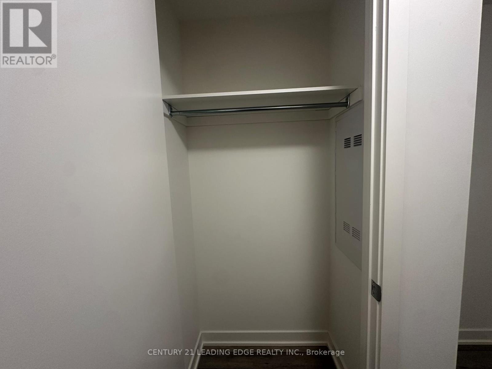 610 - 3071 Trafalgar Road, Oakville, Ontario  L6H 7E3 - Photo 2 - W12486662