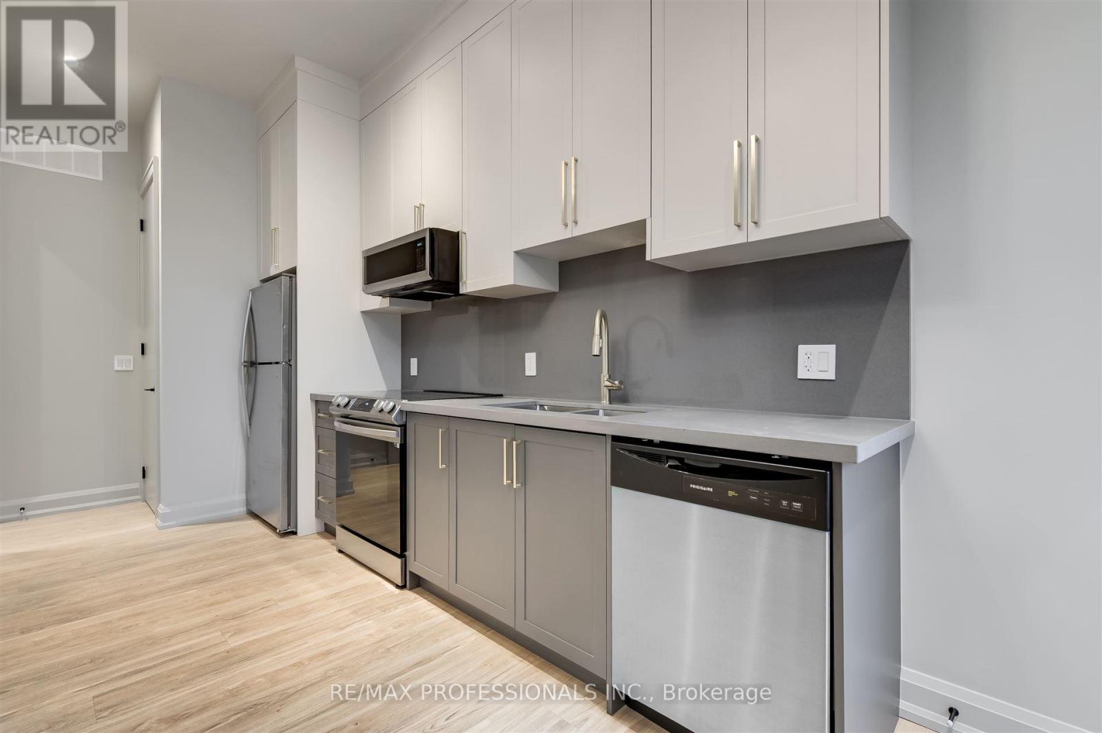 Garden  - 56 Shaver Avenue S, Toronto, Ontario  M9B 3T4 - Photo 8 - W12486671