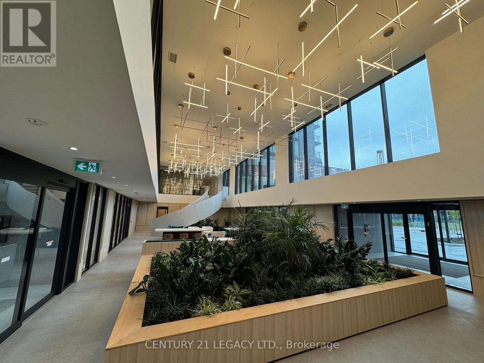 1310 - 3079 Trafalgar Rd Road, Oakville, Ontario  L6H 8C5 - Photo 2 - W12486674