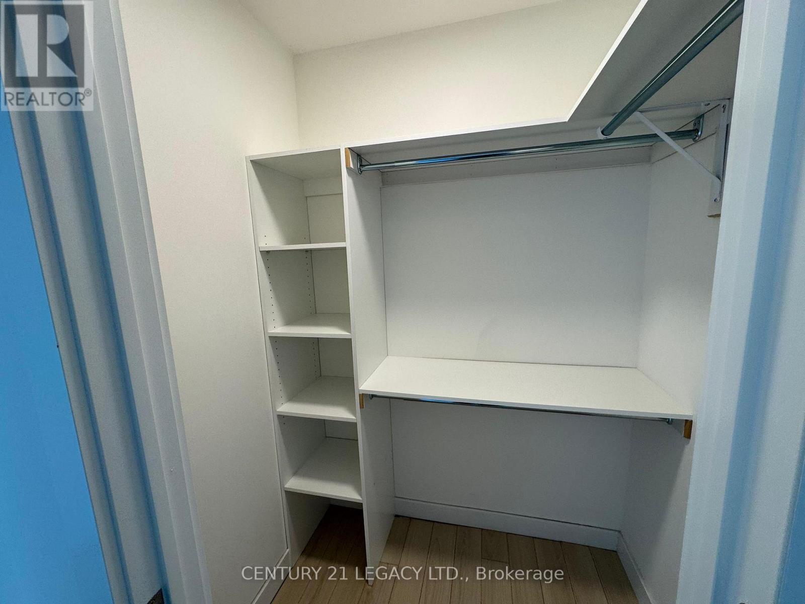 1310 - 3079 Trafalgar Rd Road, Oakville, Ontario  L6H 8C5 - Photo 9 - W12486674