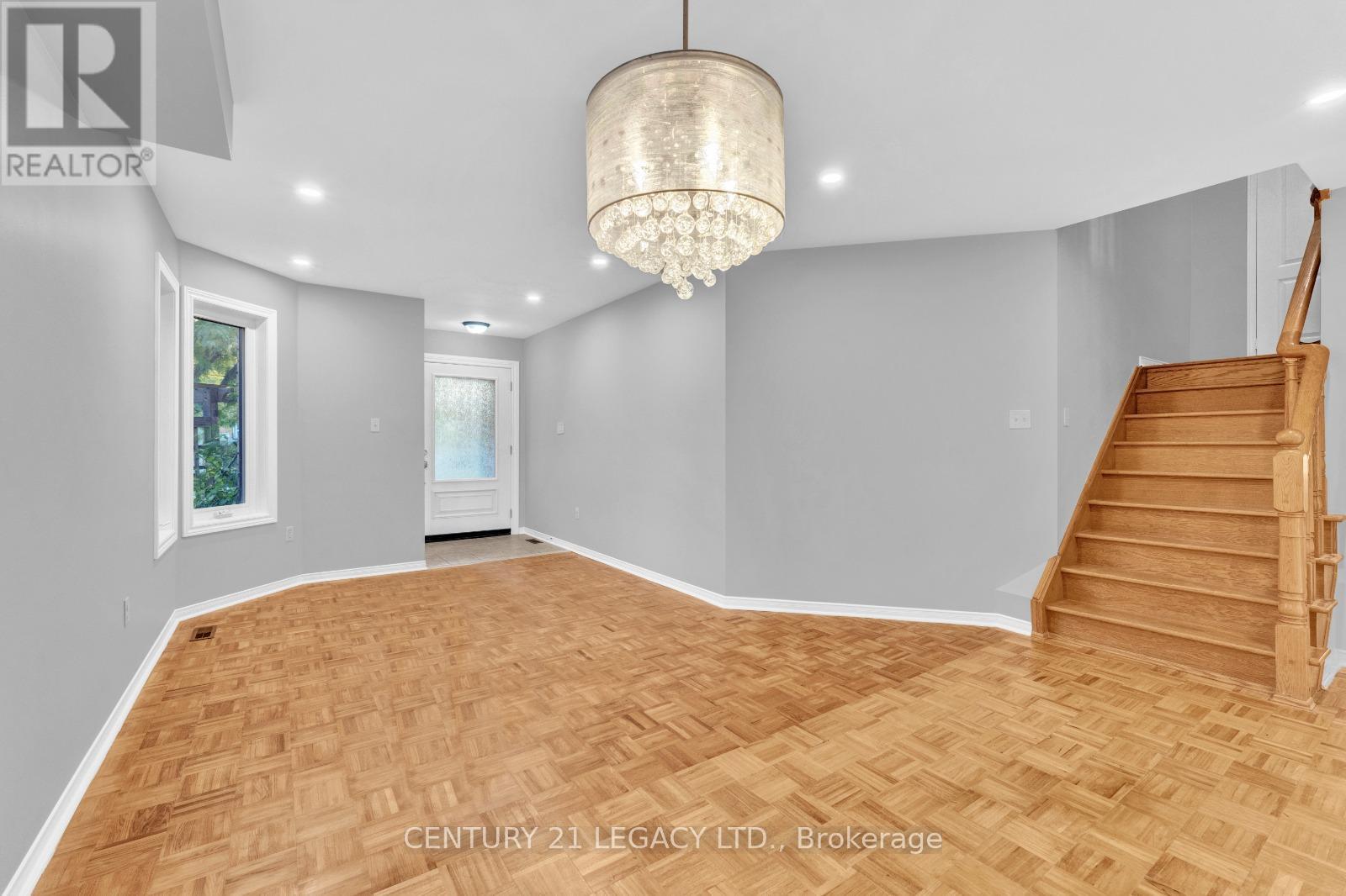 9 Edenvalley Road, Brampton, Ontario  L7A 2M6 - Photo 3 - W12486677