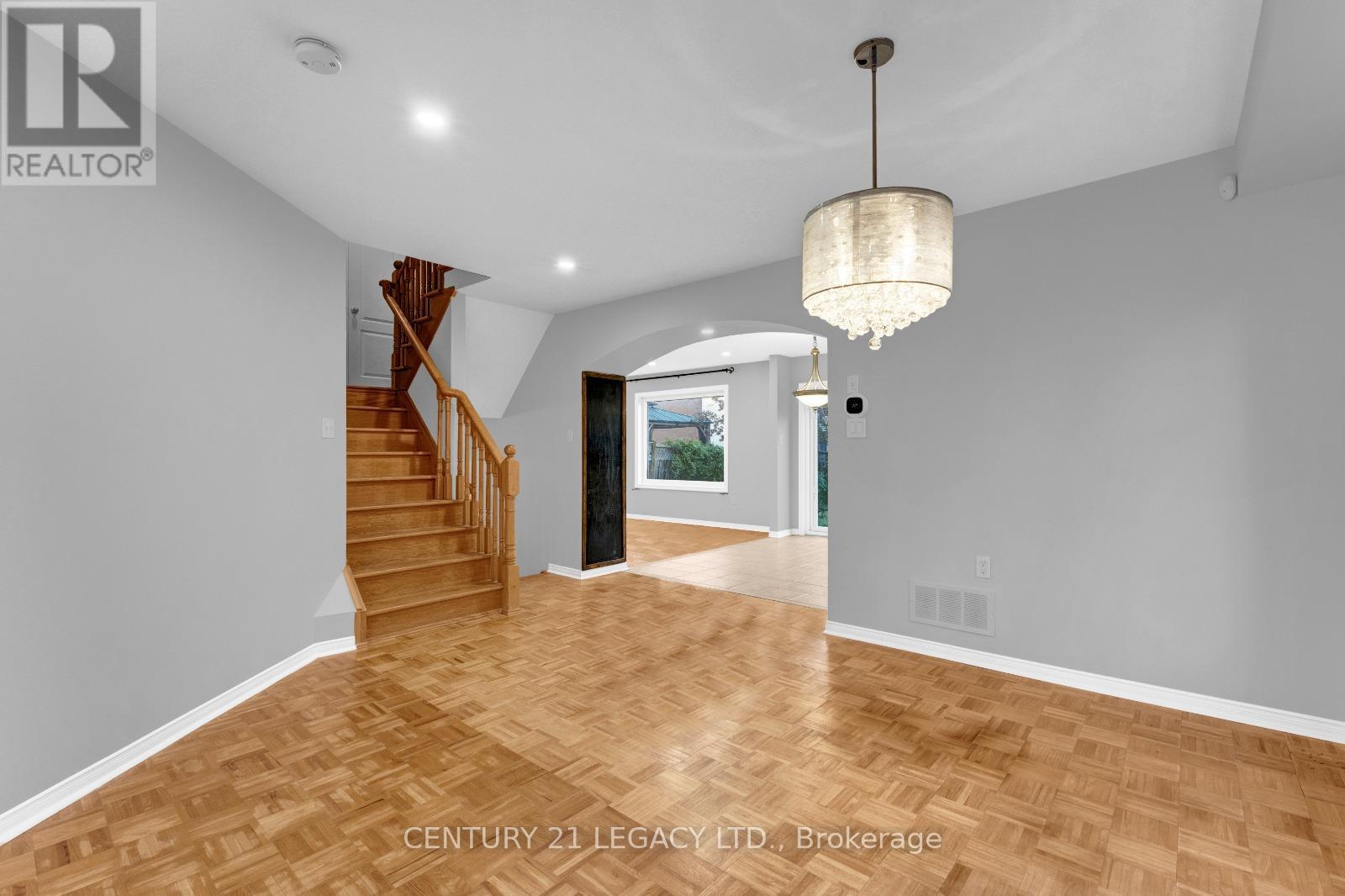 9 Edenvalley Road, Brampton, Ontario  L7A 2M6 - Photo 4 - W12486677