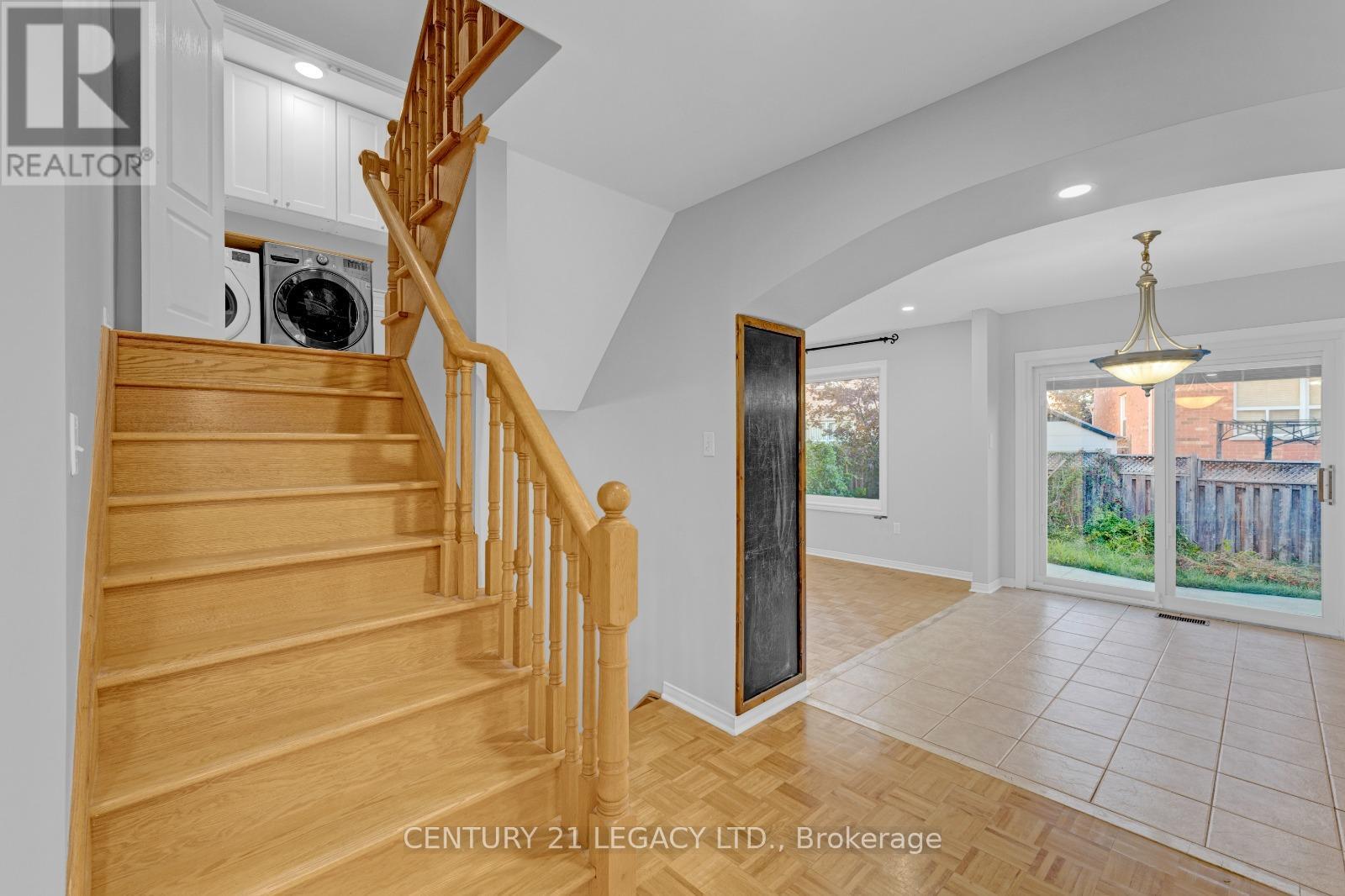 9 Edenvalley Road, Brampton, Ontario  L7A 2M6 - Photo 5 - W12486677