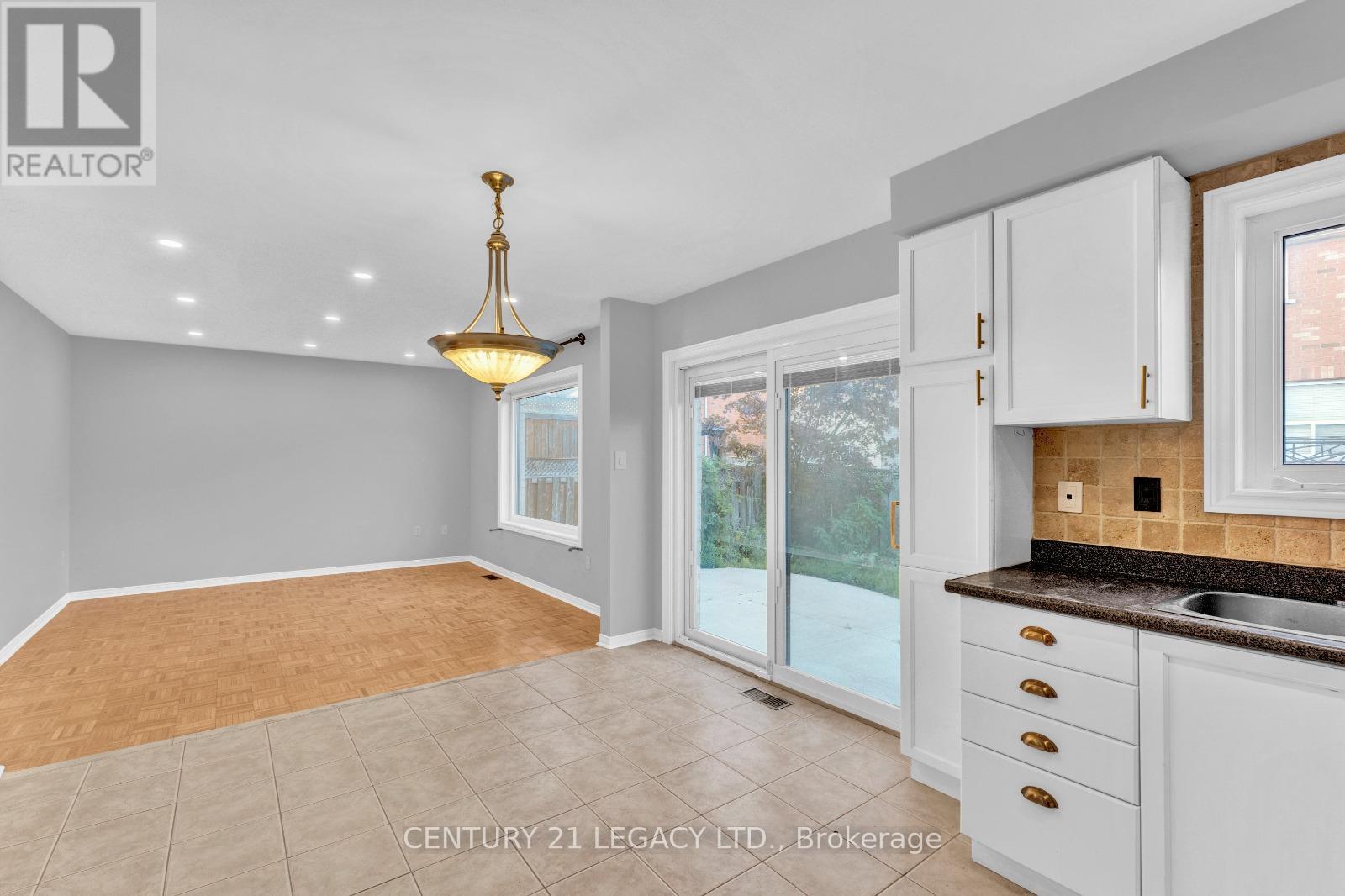 9 Edenvalley Road, Brampton, Ontario  L7A 2M6 - Photo 8 - W12486677