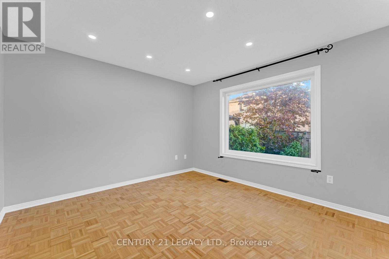 9 Edenvalley Road, Brampton, Ontario  L7A 2M6 - Photo 9 - W12486677