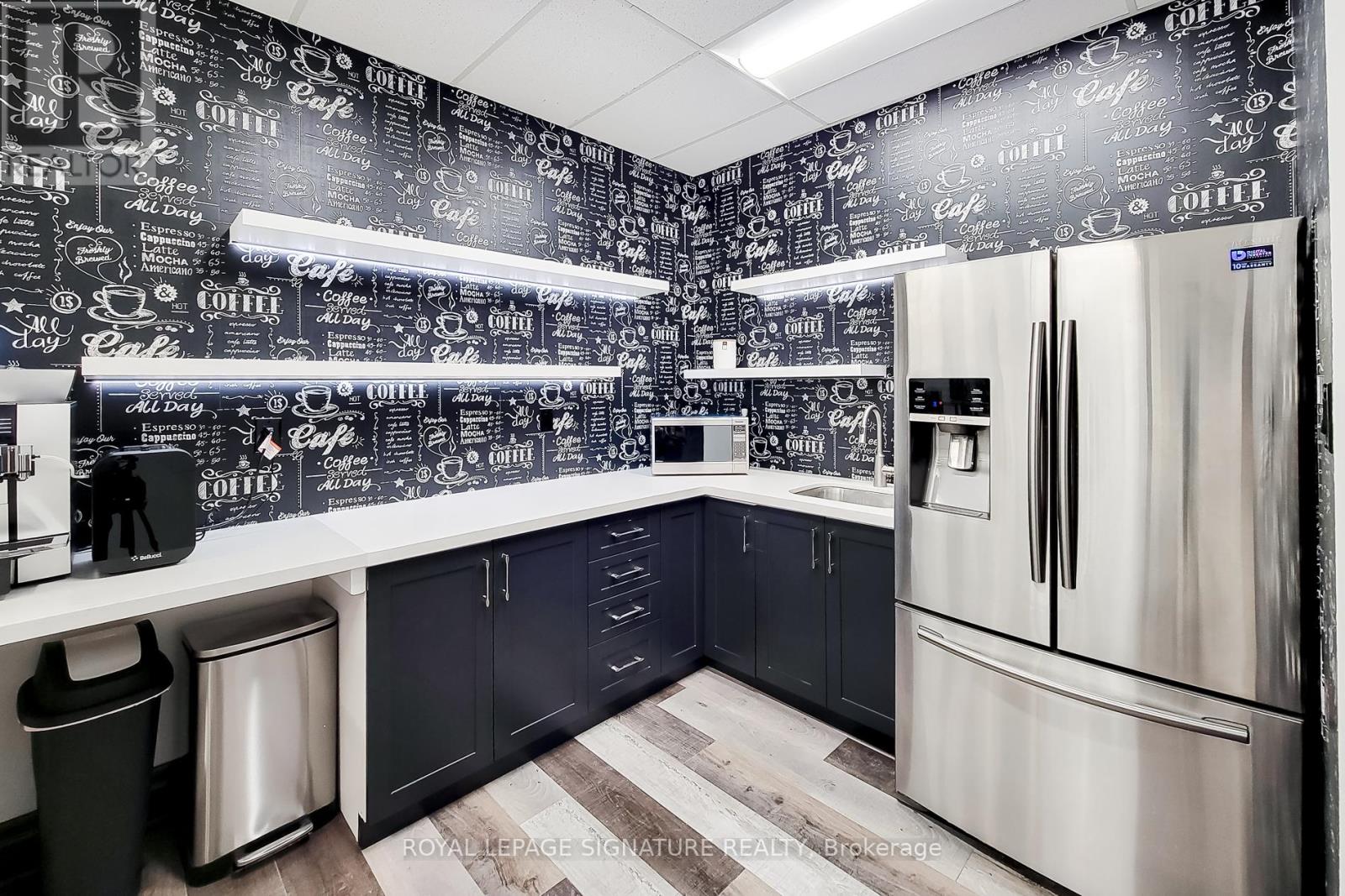 300 - 414 North Service Road E, Oakville, Ontario  L6H 5R2 - Photo 10 - W12486686