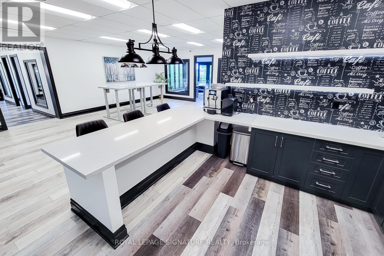 300 - 414 North Service Road E, Oakville, Ontario  L6H 5R2 - Photo 11 - W12486686