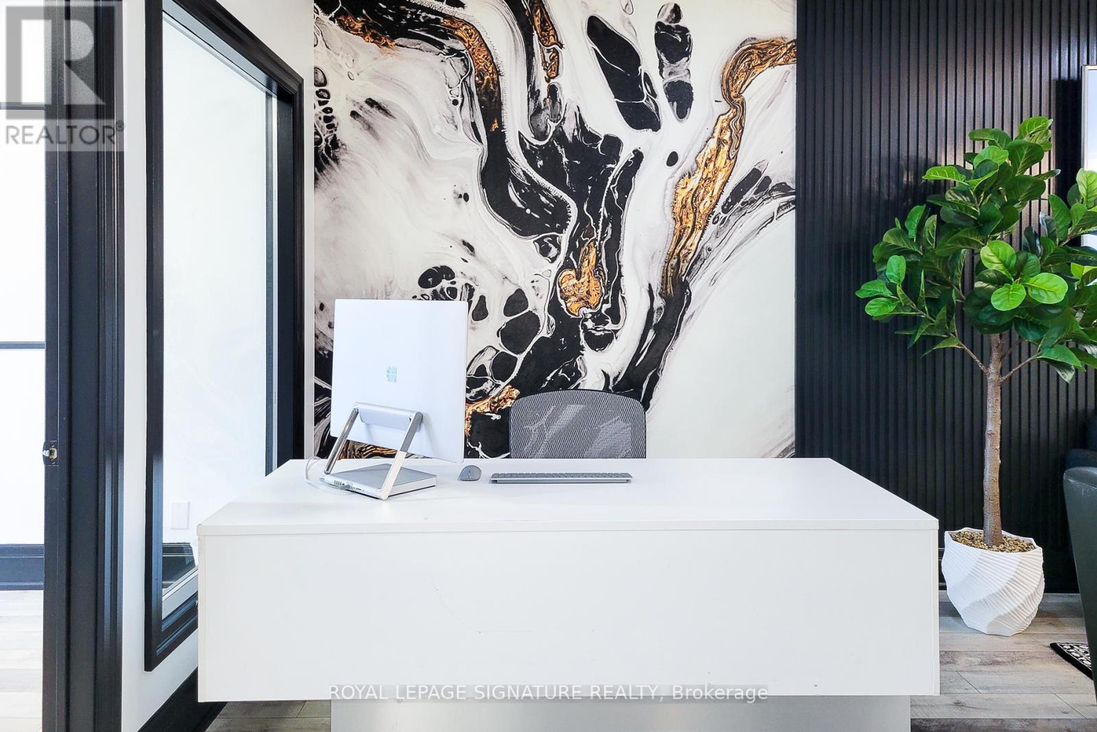 300 - 414 North Service Road E, Oakville, Ontario  L6H 5R2 - Photo 15 - W12486686