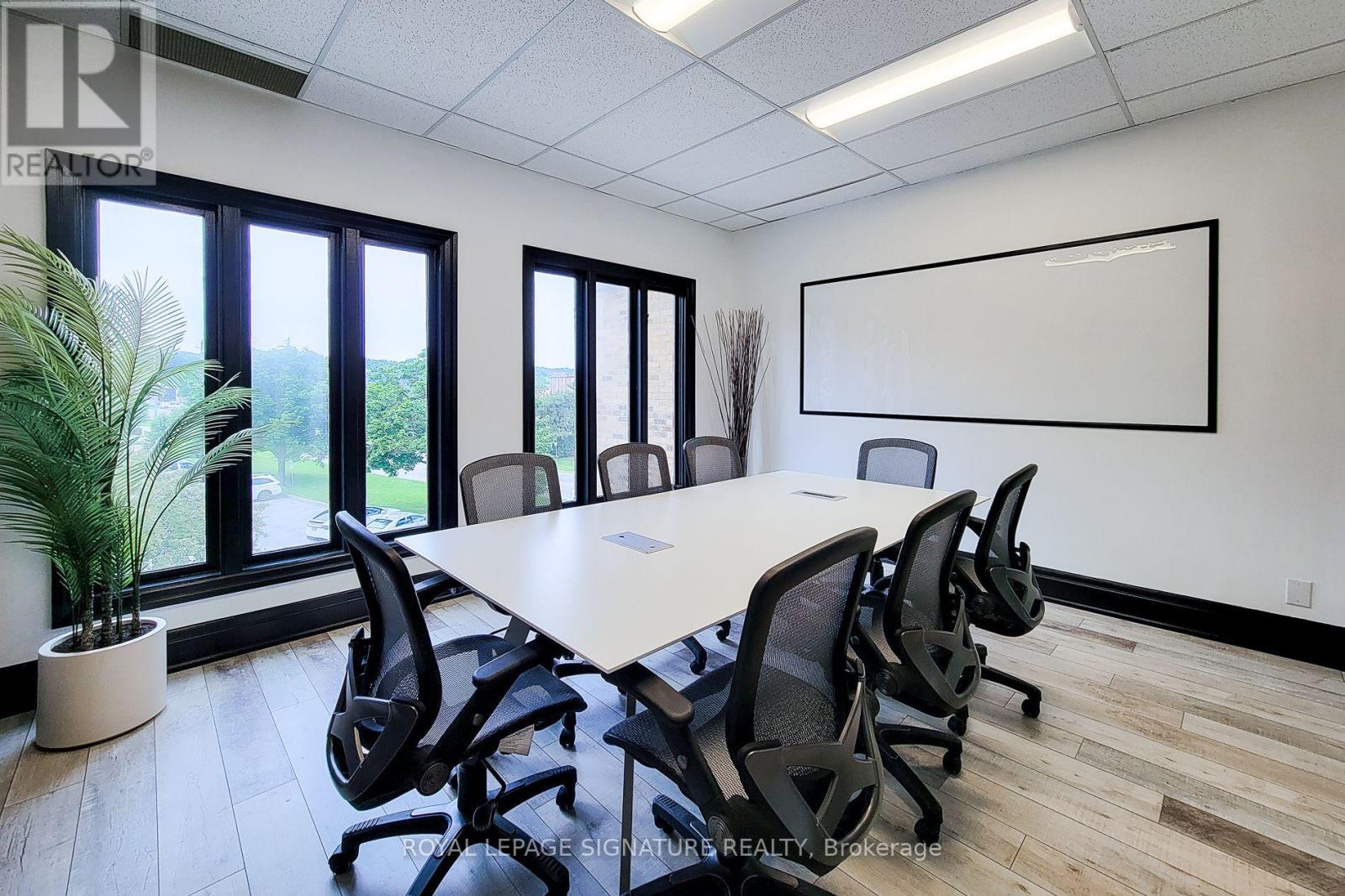 300 - 414 North Service Road E, Oakville, Ontario  L6H 5R2 - Photo 16 - W12486686