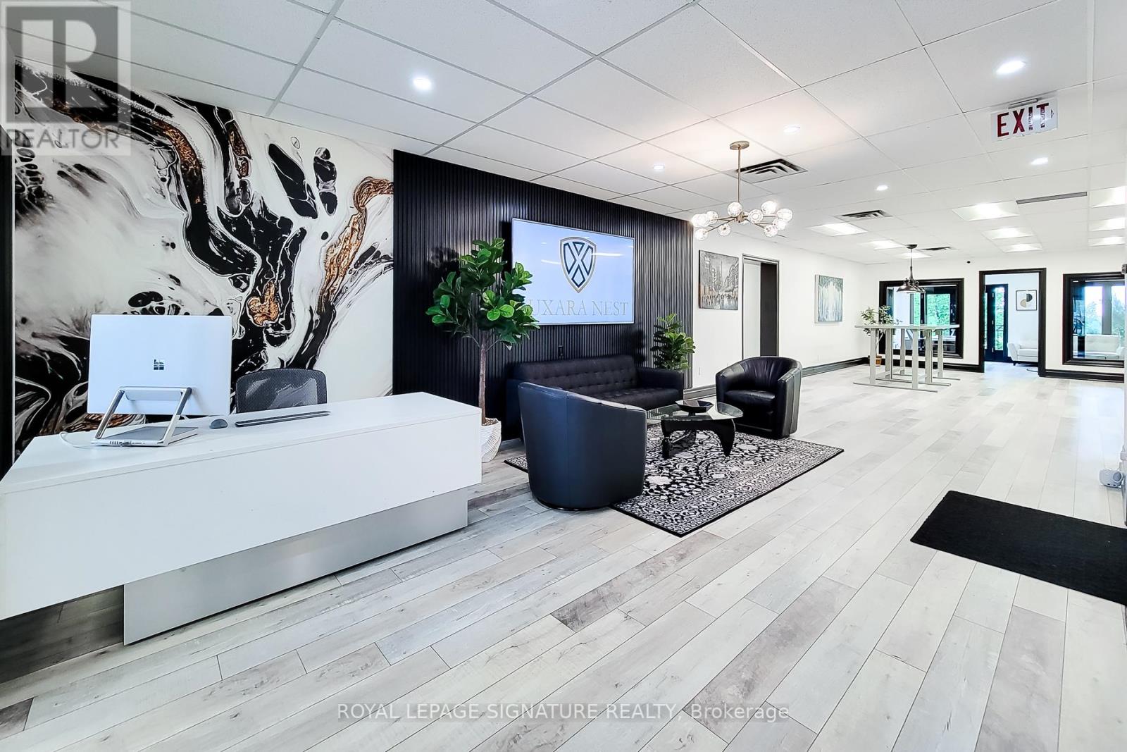 300 - 414 North Service Road E, Oakville, Ontario  L6H 5R2 - Photo 18 - W12486686