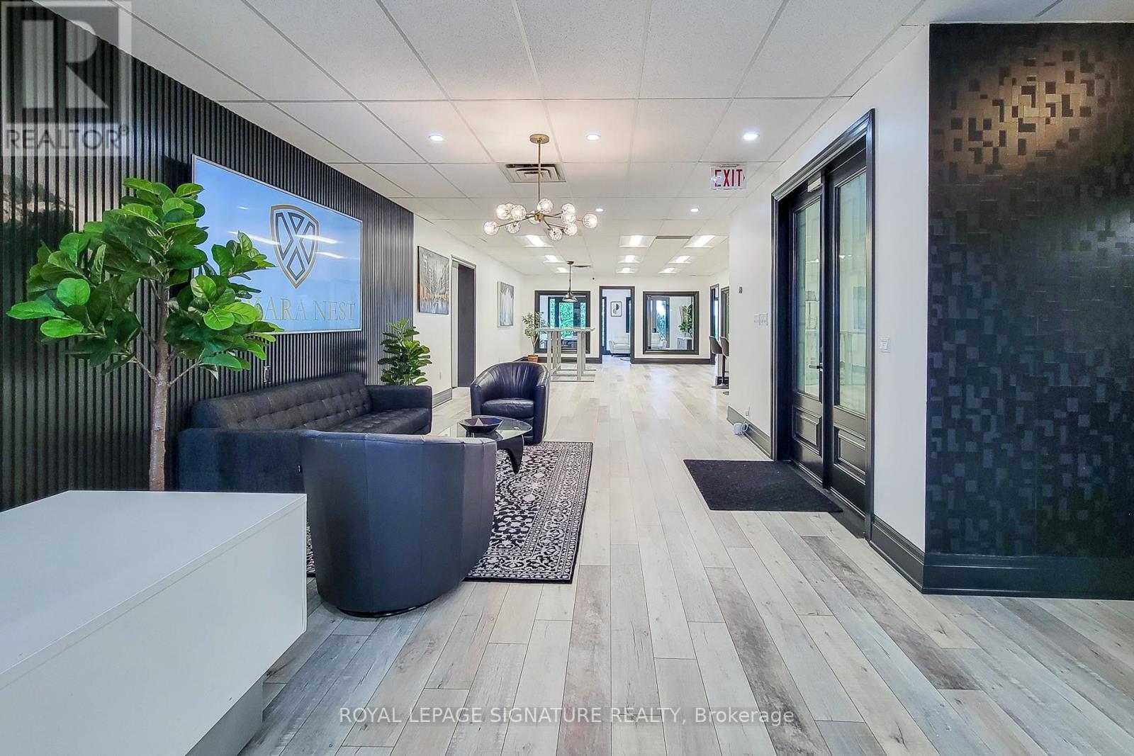 300 - 414 North Service Road E, Oakville, Ontario  L6H 5R2 - Photo 19 - W12486686