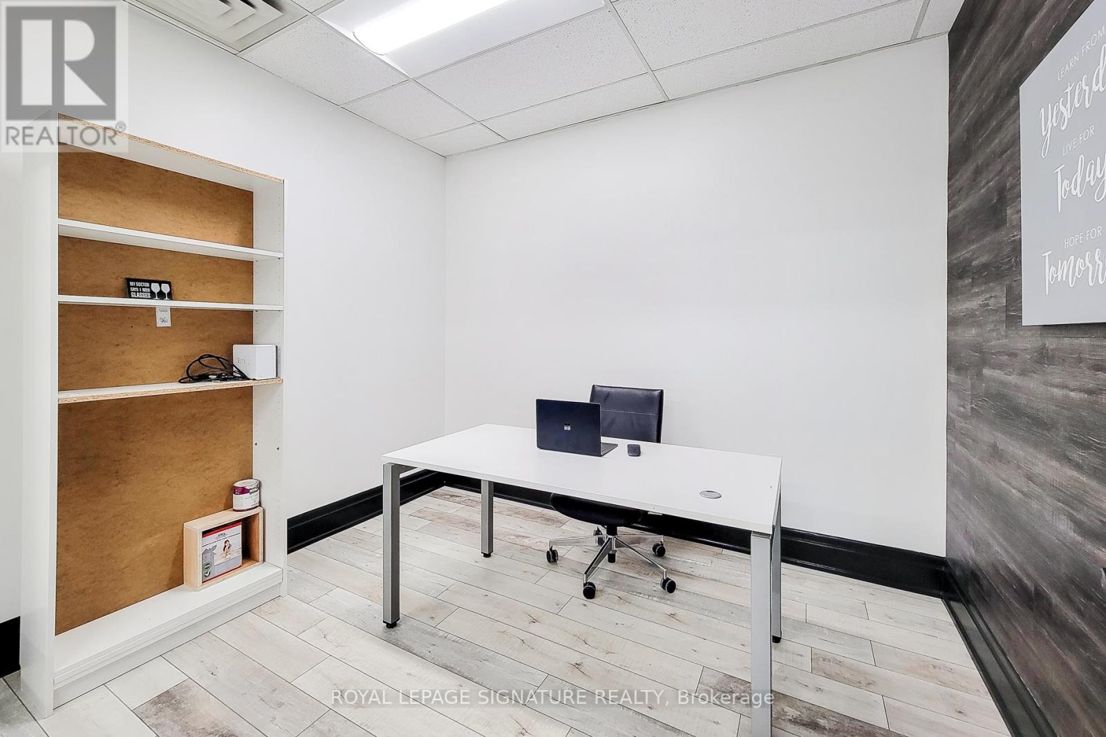 300 - 414 North Service Road E, Oakville, Ontario  L6H 5R2 - Photo 20 - W12486686