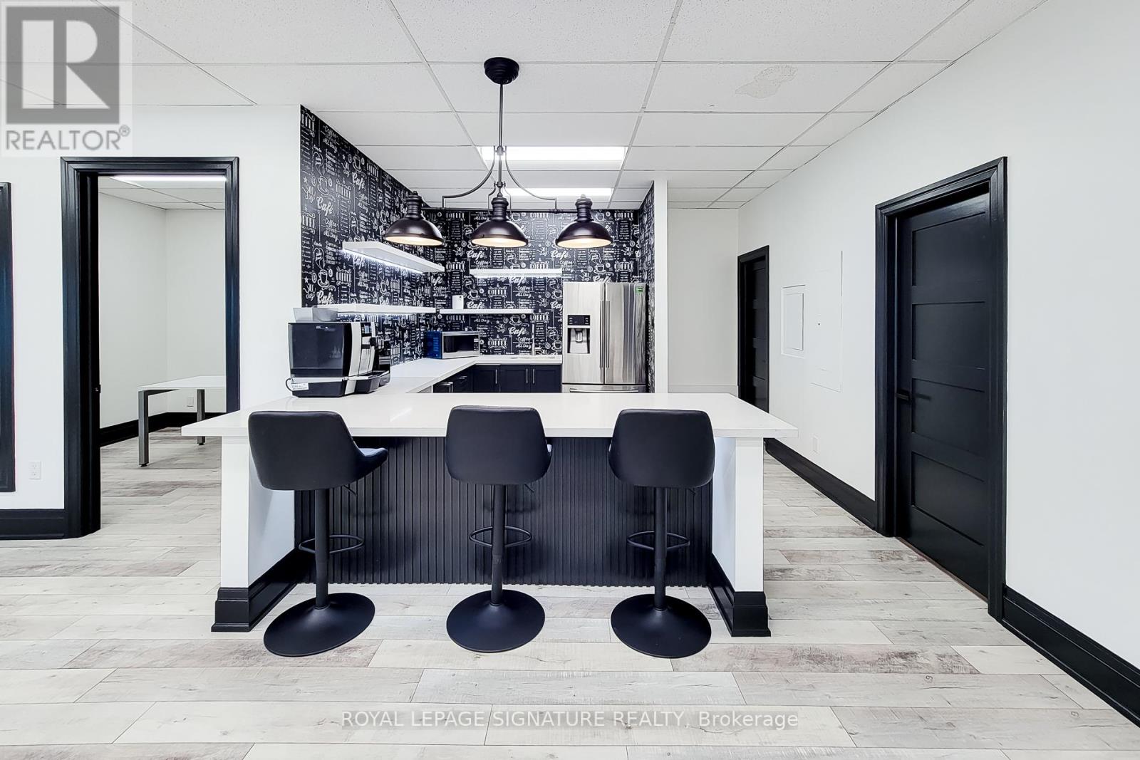 300 - 414 North Service Road E, Oakville, Ontario  L6H 5R2 - Photo 8 - W12486686