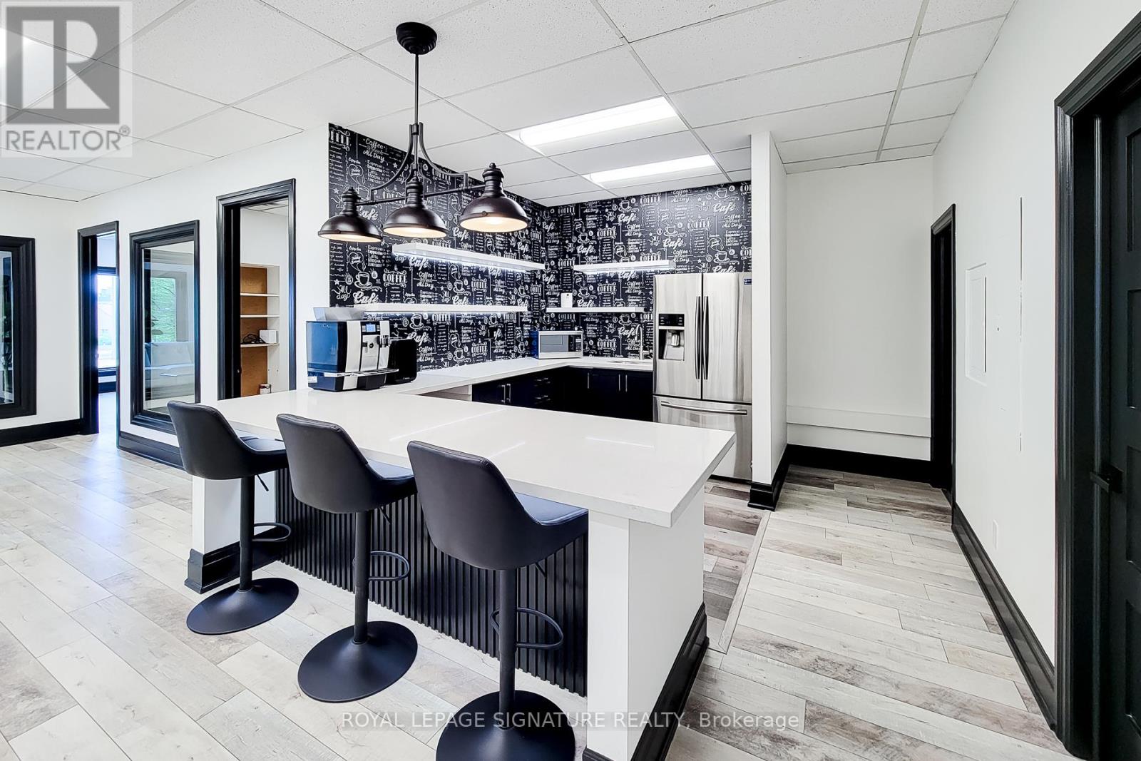 300 - 414 North Service Road E, Oakville, Ontario  L6H 5R2 - Photo 9 - W12486686