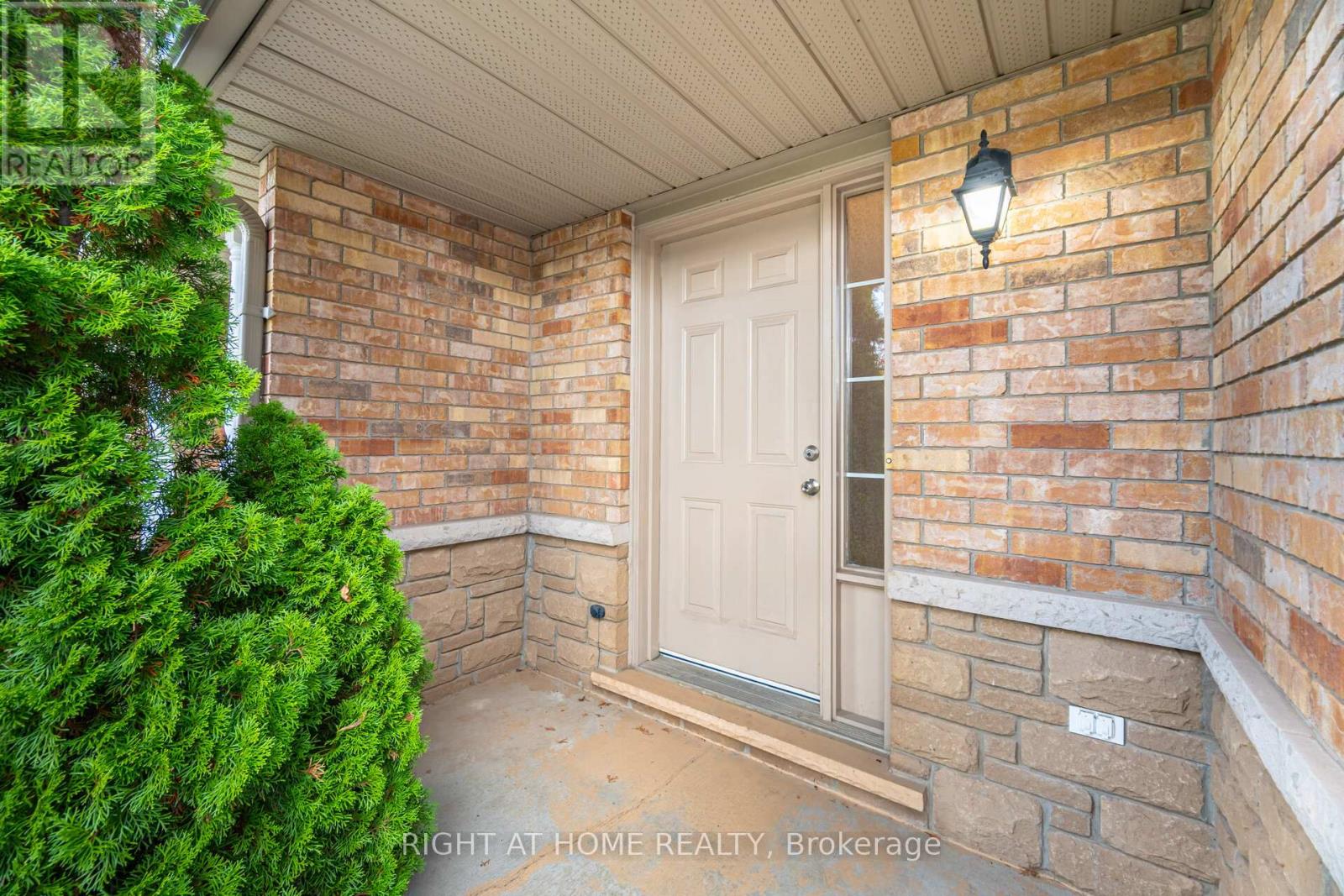 2 - 1283 Blanshard Drive, Burlington, Ontario  L7M 4T8 - Photo 3 - W12486687