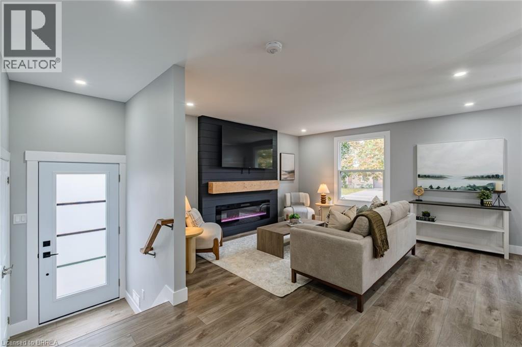 10 Uplands Drive, Brantford, Ontario  N3R 6H6 - Photo 2 - 40773524