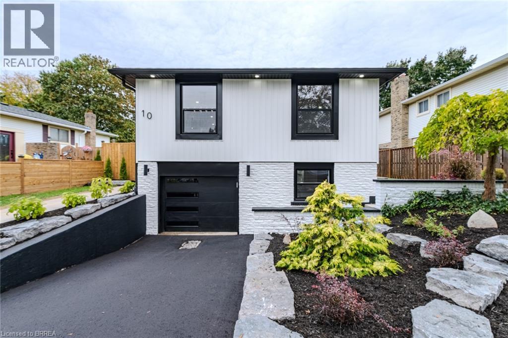 10 UPLANDS Drive, Brantford, Ontario