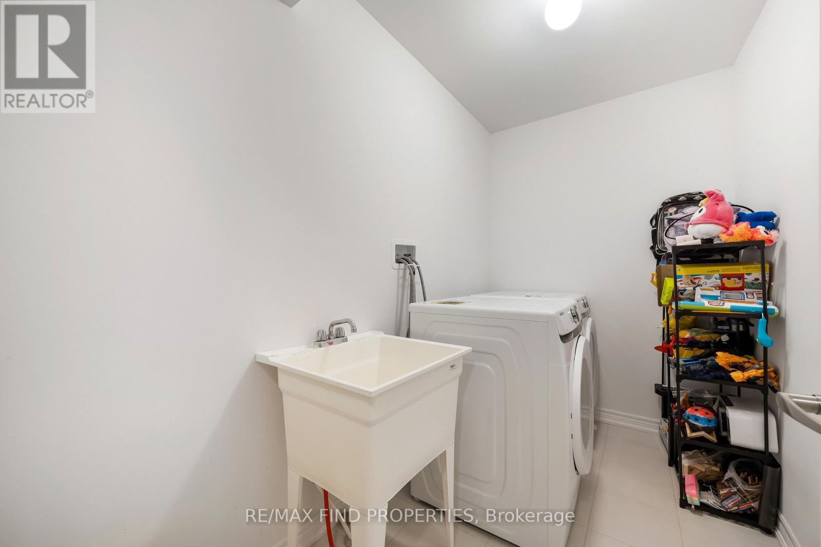 1125 Lockie Drive, Oshawa, Ontario  L1L 0R9 - Photo 7 - E12486732