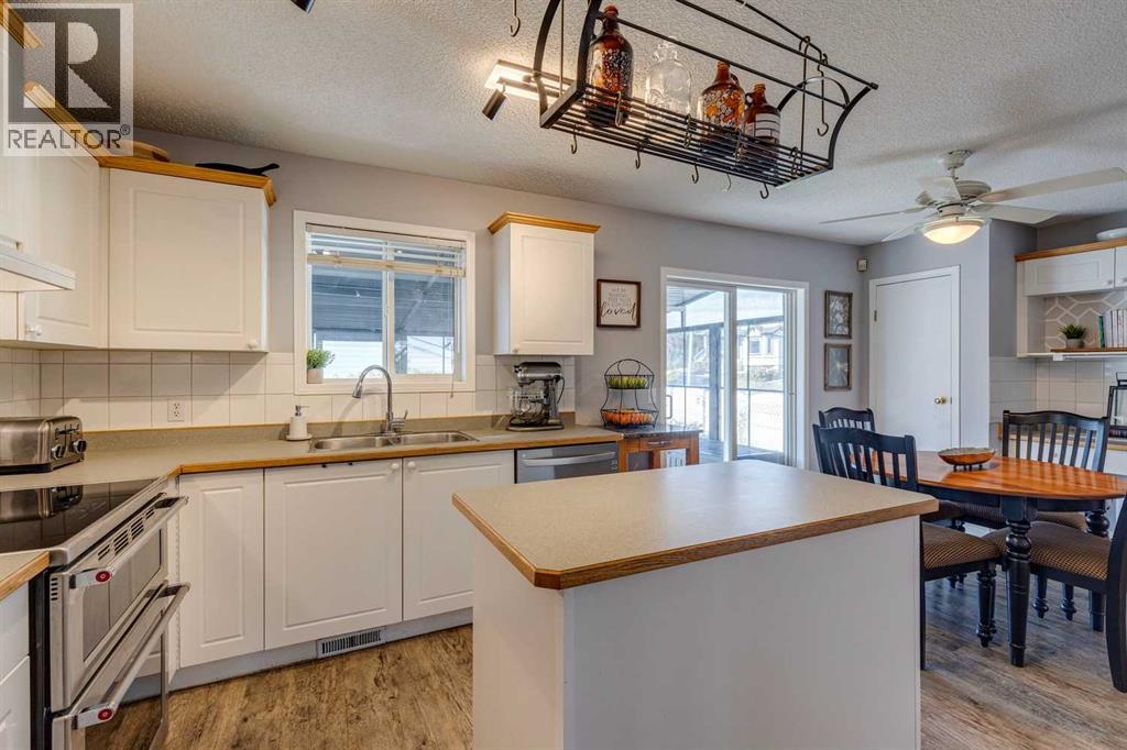 201 Citadel Forest Close Nw, Calgary, Alberta  T3G 4W8 - Photo 10 - A2259018