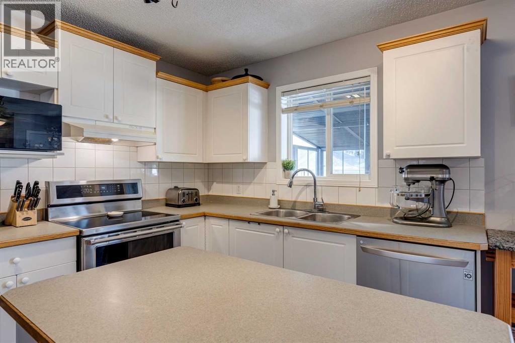 201 Citadel Forest Close Nw, Calgary, Alberta  T3G 4W8 - Photo 12 - A2259018