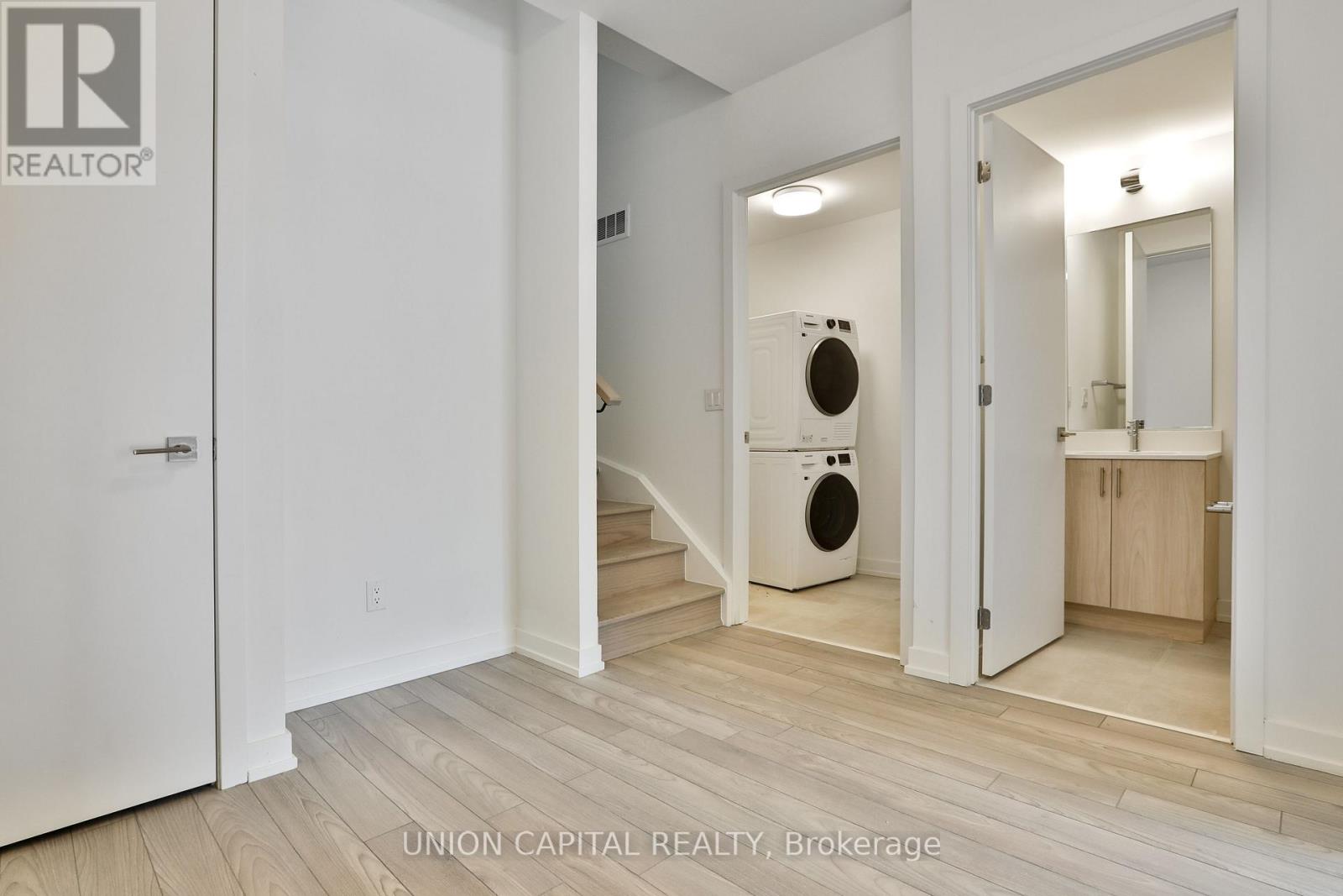 203 - 2 Red Squirrel Lane, Richmond Hill, Ontario  L4S 0P5 - Photo 2 - N12486714