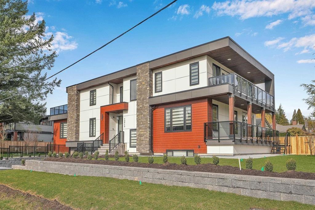 13915 Blackburn Avenue, White Rock, British Columbia  V4B 3H9 - Photo 2 - R3062650