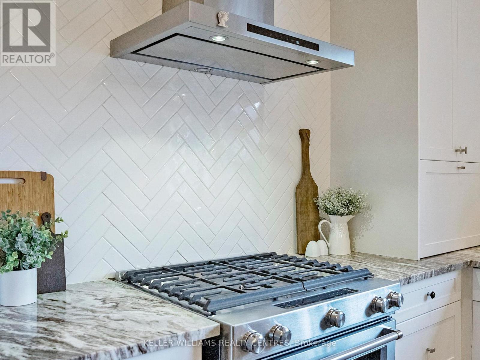 2 Thoroughbred Drive, Oro-Medonte, Ontario  L0K 1E0 - Photo 10 - S12486717