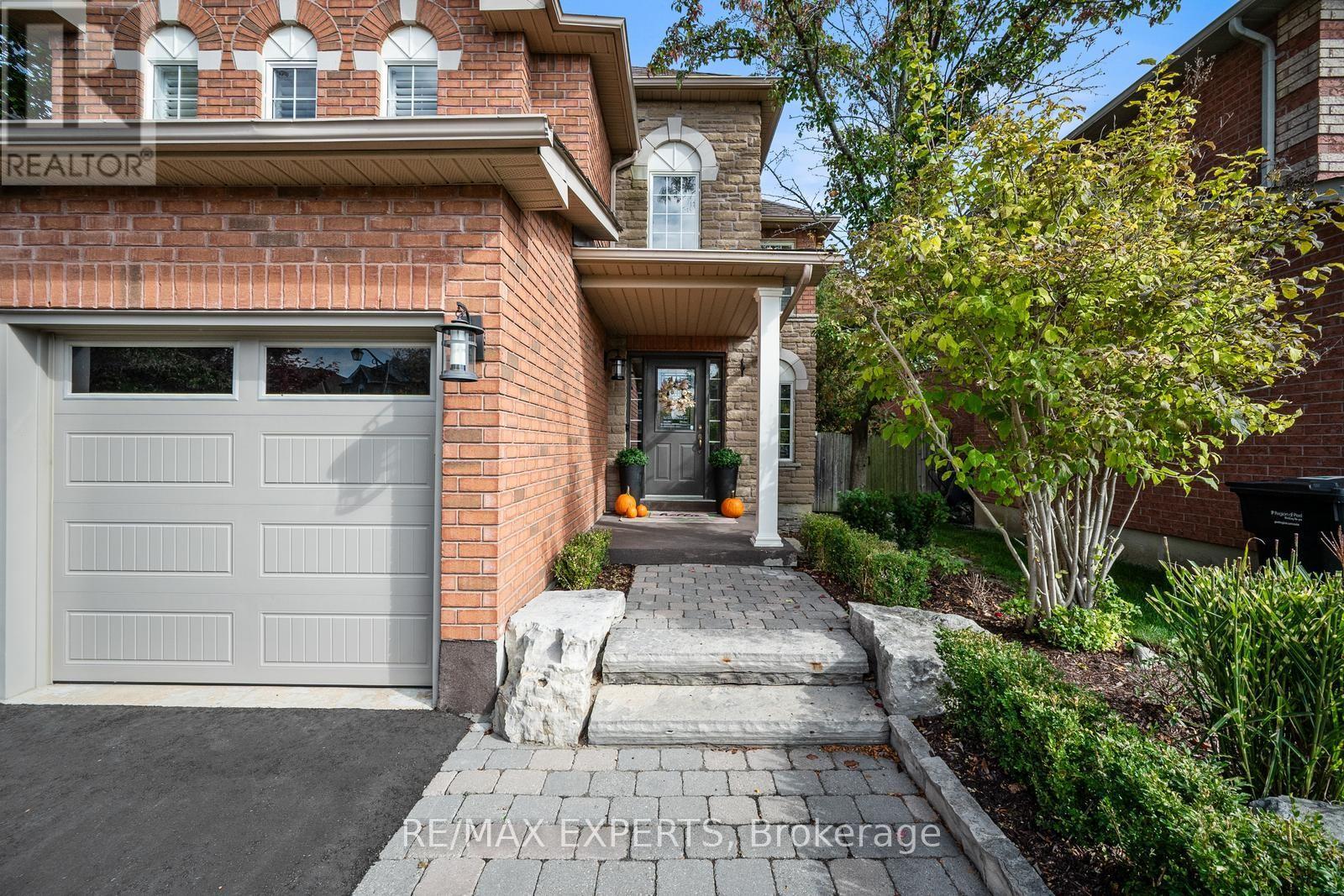 106 Castelli Court, Caledon, Ontario  L7E 2T8 - Photo 11 - W12486700