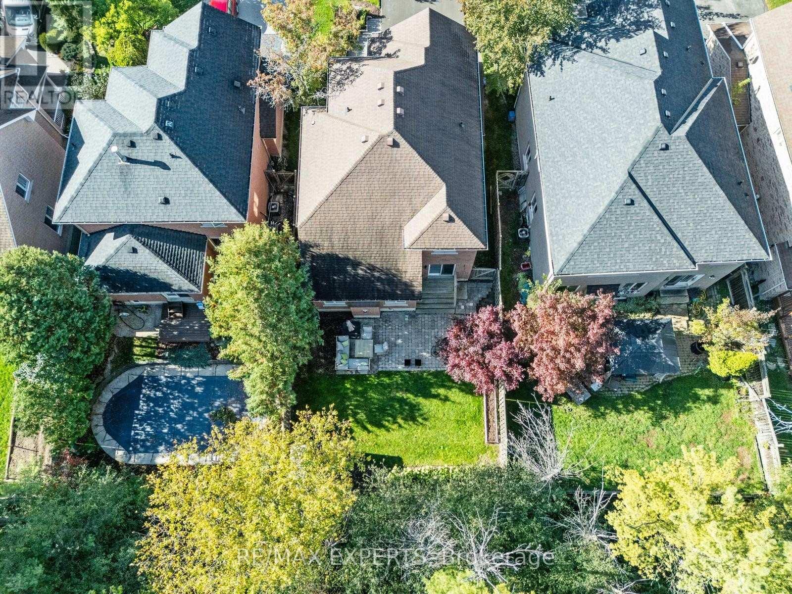 106 Castelli Court, Caledon, Ontario  L7E 2T8 - Photo 2 - W12486700