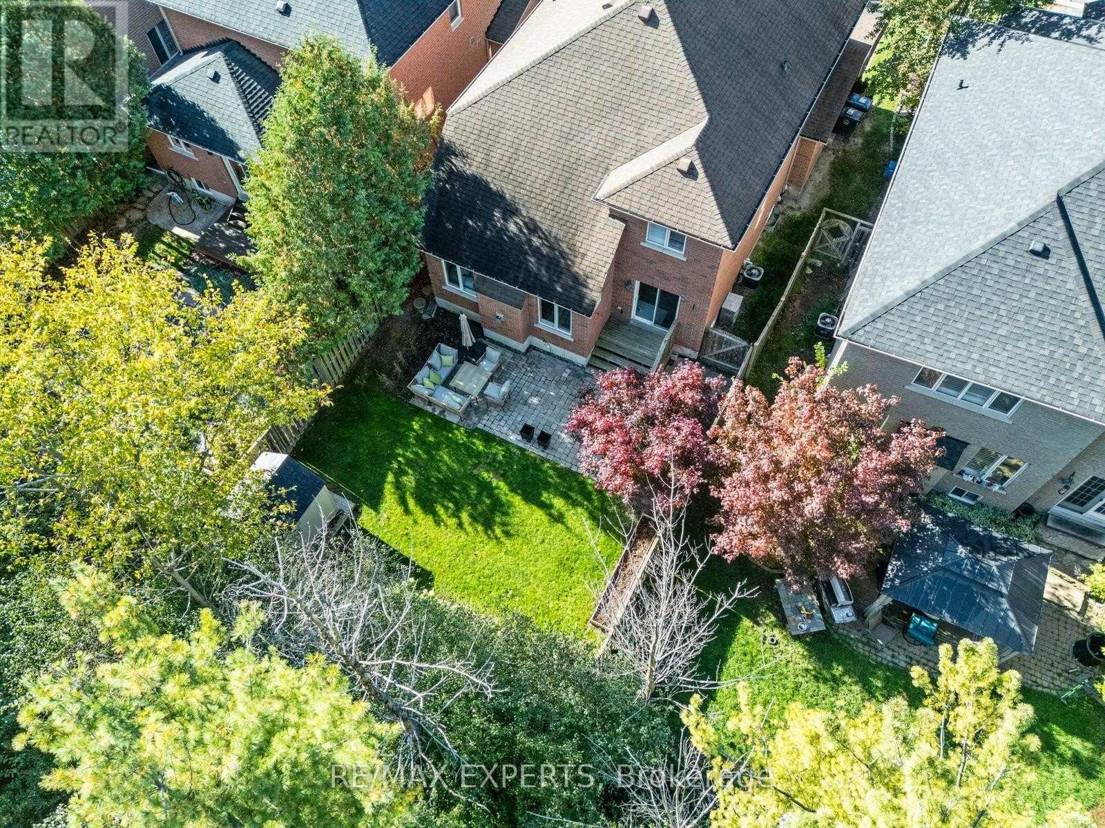 106 Castelli Court, Caledon, Ontario  L7E 2T8 - Photo 7 - W12486700