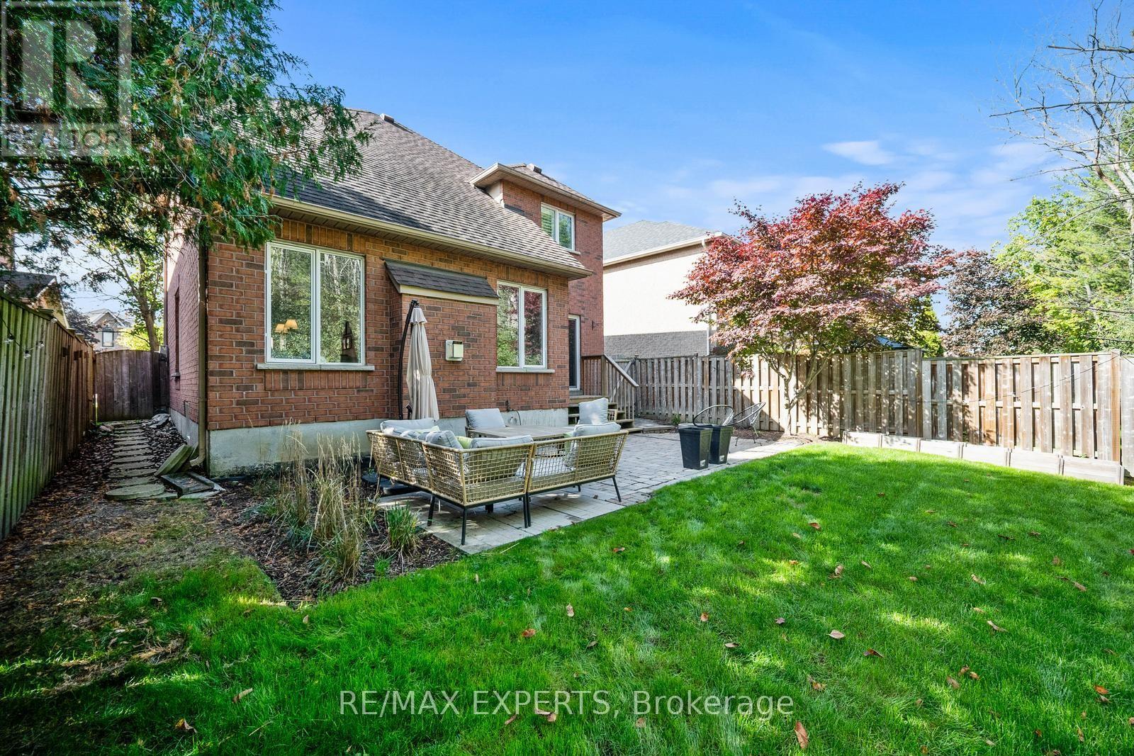 106 Castelli Court, Caledon, Ontario  L7E 2T8 - Photo 9 - W12486700