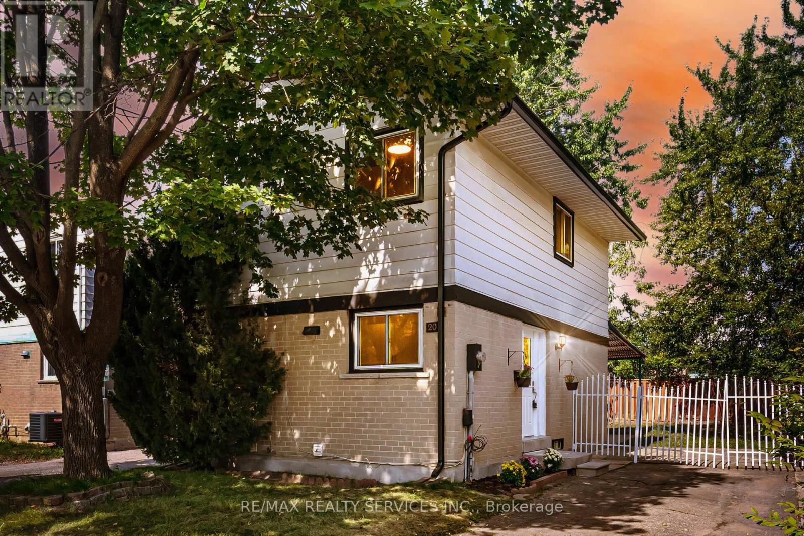 20 GREENHILLS SQUARE, Brampton, Ontario