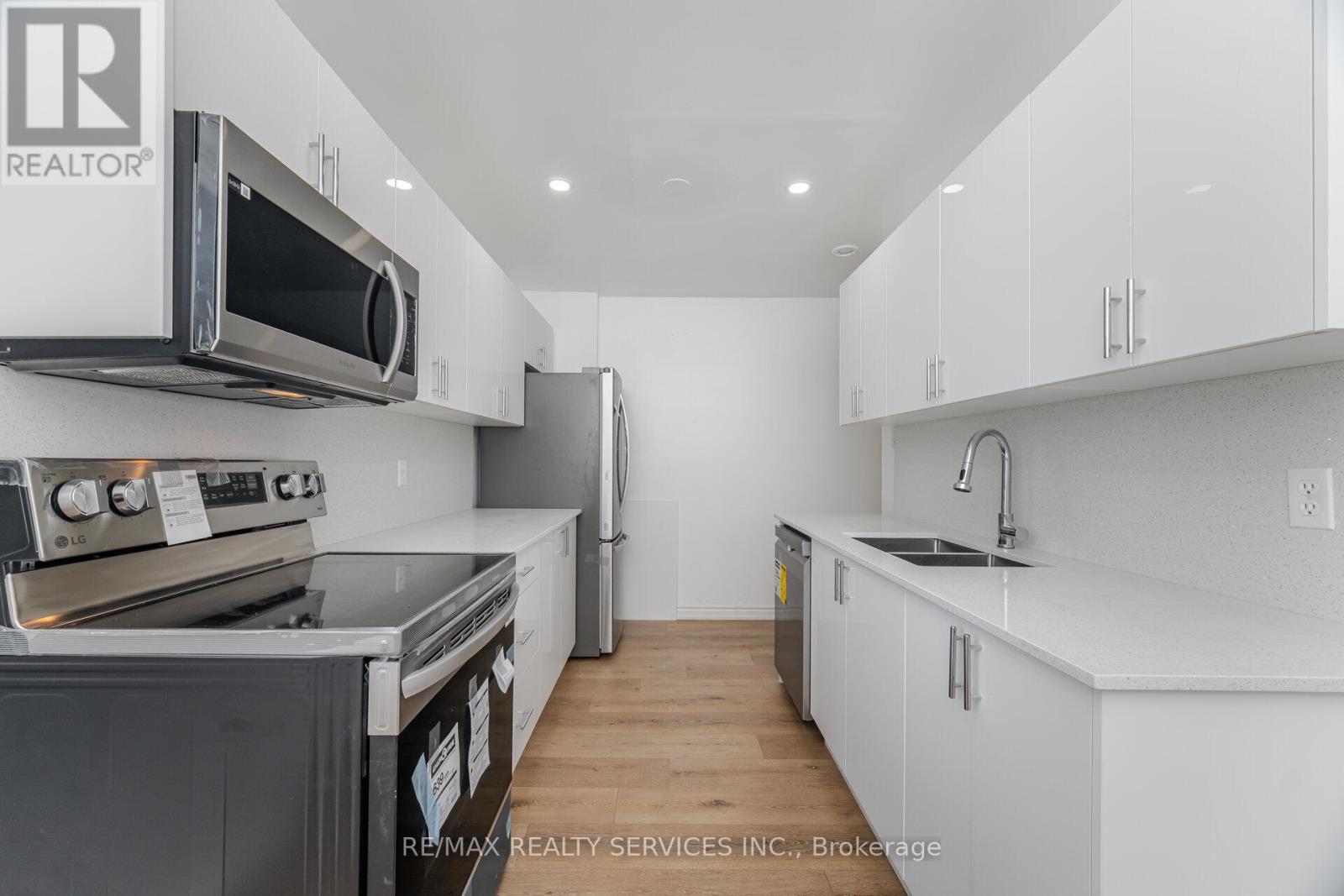 20 Greenhills Square, Brampton, Ontario  L6S 2J4 - Photo 12 - W12486713