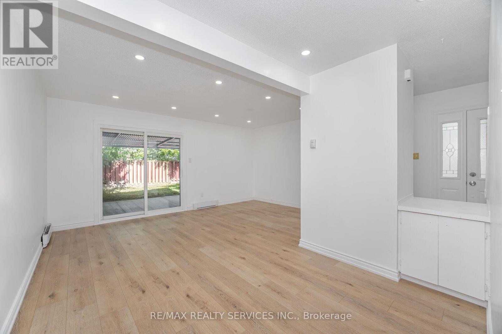 20 Greenhills Square, Brampton, Ontario  L6S 2J4 - Photo 14 - W12486713