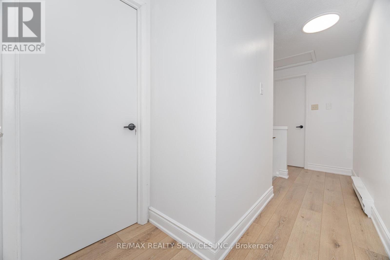 20 Greenhills Square, Brampton, Ontario  L6S 2J4 - Photo 21 - W12486713