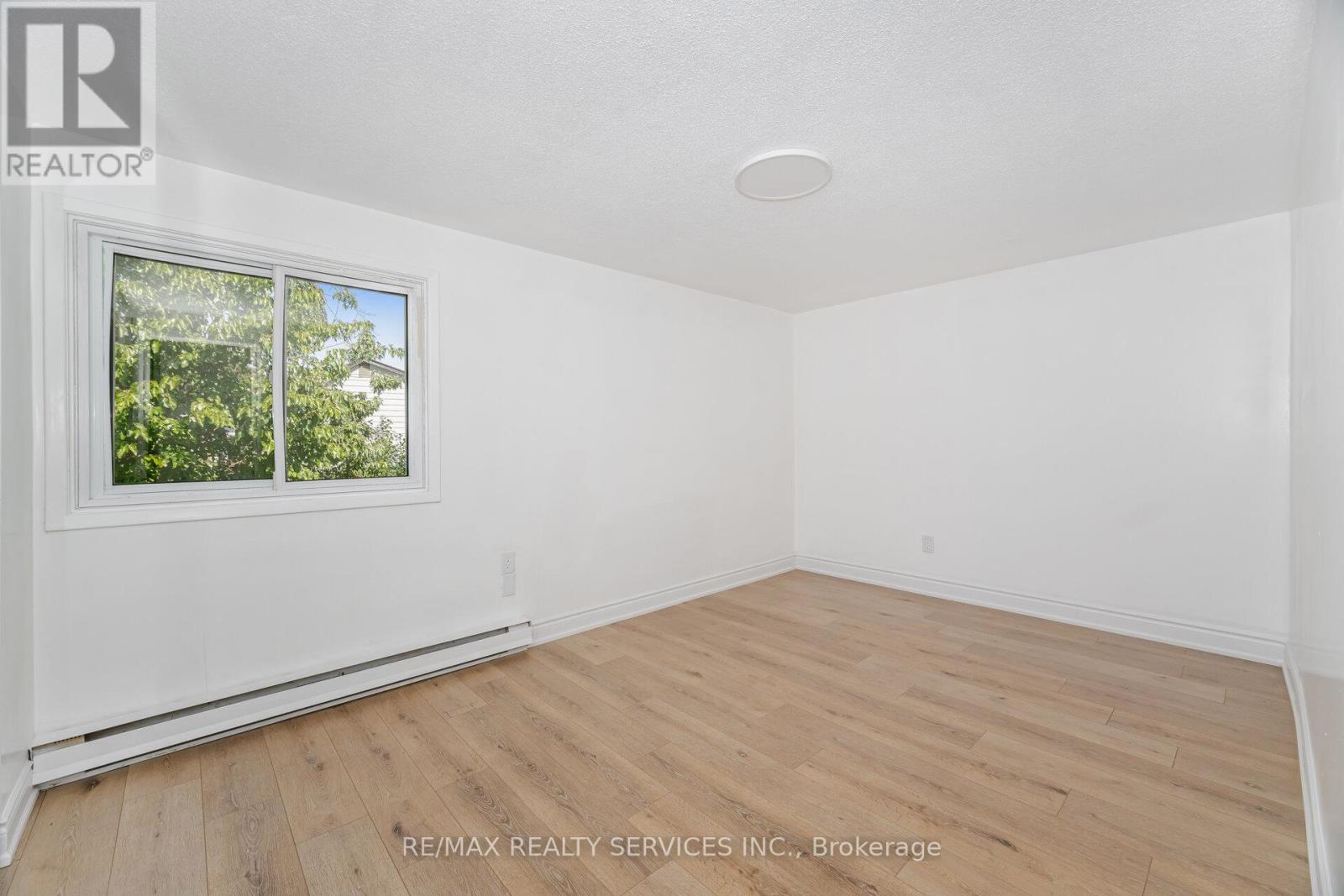 20 Greenhills Square, Brampton, Ontario  L6S 2J4 - Photo 22 - W12486713